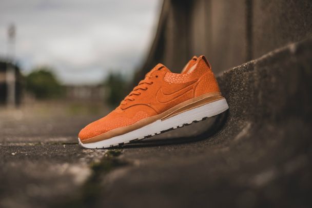 nikelab air safari royal